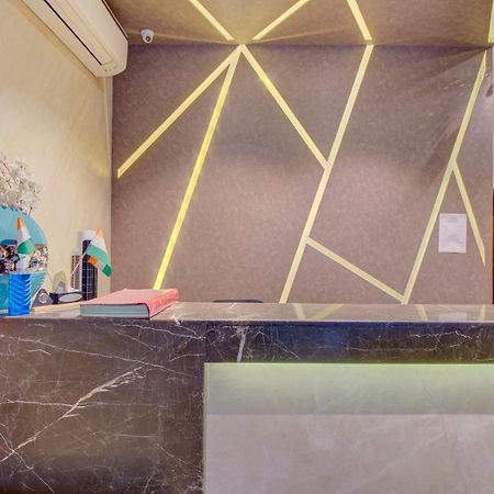 Oyo 76180 Hotel Meriton Мумбаи Экстерьер фото