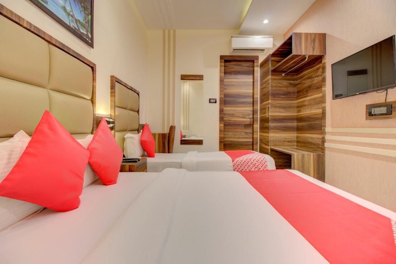 Oyo 76180 Hotel Meriton Мумбаи Экстерьер фото