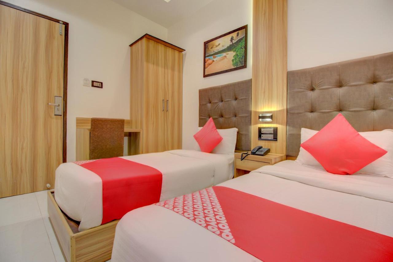 Oyo 76180 Hotel Meriton Мумбаи Экстерьер фото