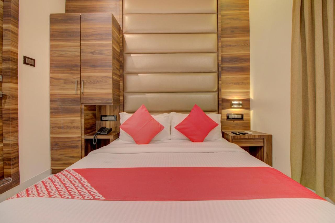 Oyo 76180 Hotel Meriton Мумбаи Экстерьер фото